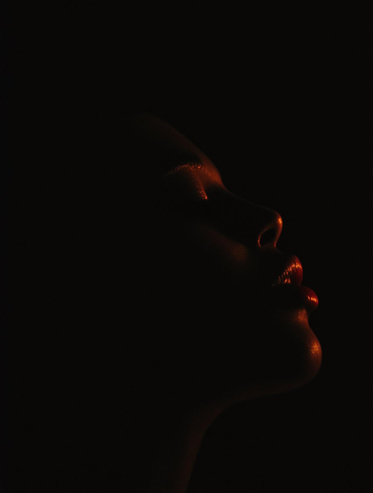 尤果网-全部作品写真-暗调光影的情绪表达